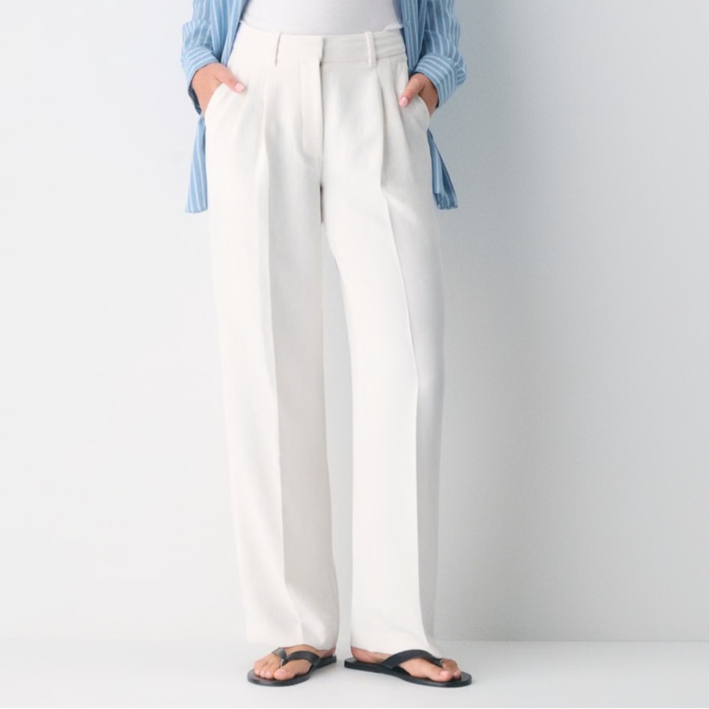 Aritzia Effortless Pants